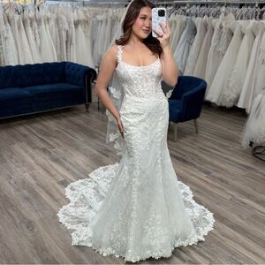 BRAND NEW Stella York Fitted Lace Wedding Dress